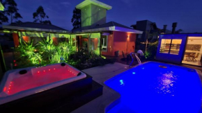 Casa com Piscina e SPA em Condominio a Beira da Lagoa de Ibiraquera